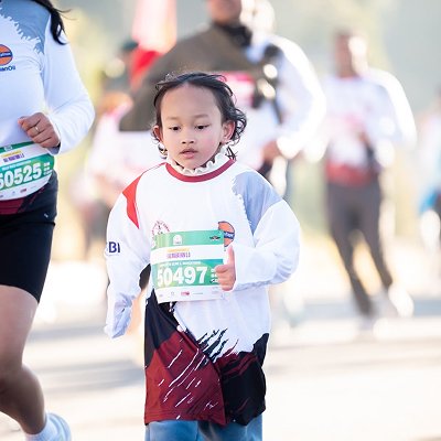 Young runners in the shorter distance category